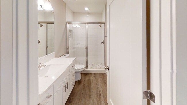 Building Photo - Beautiful home on Tipton with private yard!!