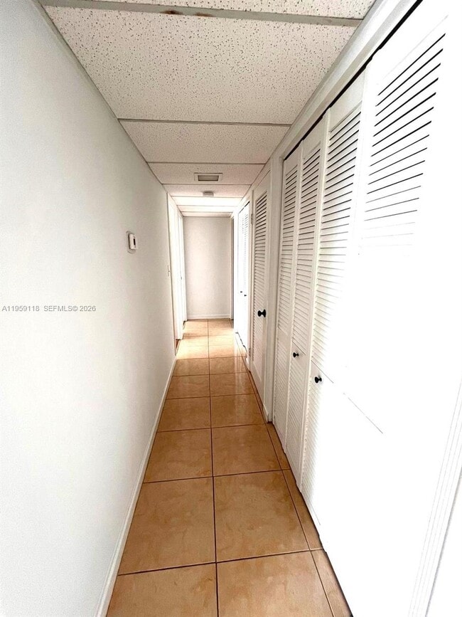 Building Photo - 400 Kings Point Dr