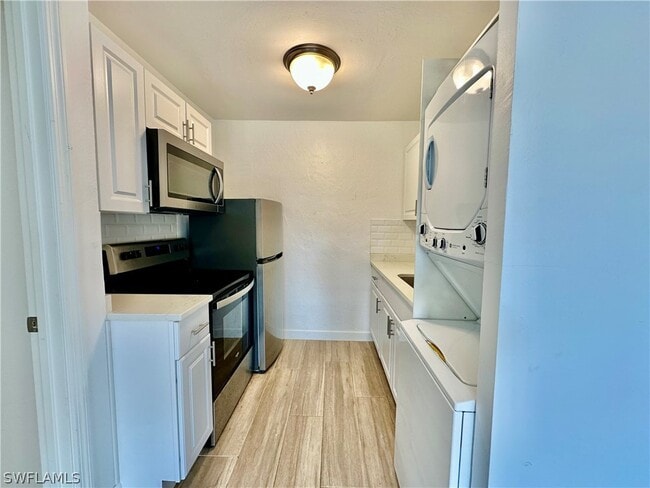 Building Photo - 4241 Tarpon Ave