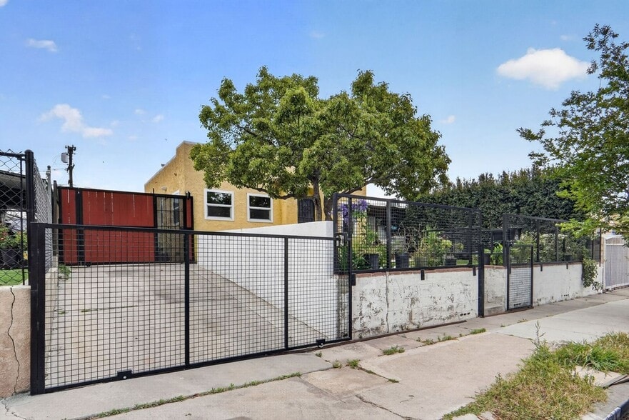 Building Photo - 621 Morrison St