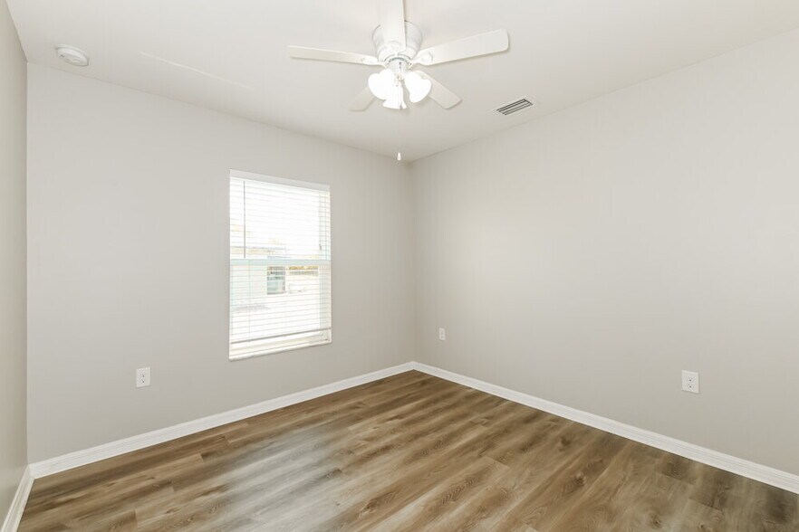 Building Photo - 626 SW 22nd Terrace