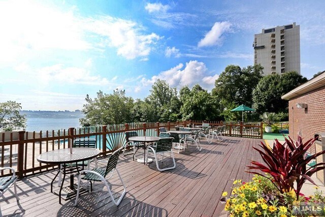 Building Photo - 1 Horizon Rd