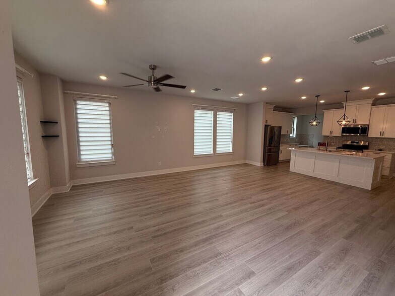 Building Photo - 813 Crystal Oak Ln