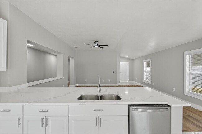 Building Photo - 10610 Boyette Creek Blvd