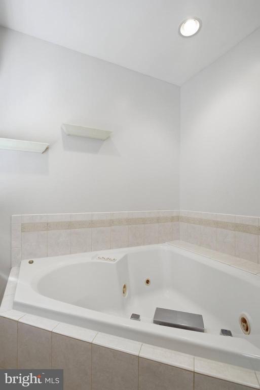 Building Photo - 9369 Tovito Dr