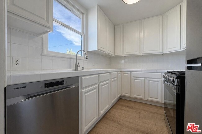 Building Photo - 2041 Euclid St