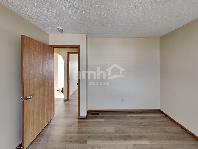 Building Photo - 5486 Avonhurst Ct