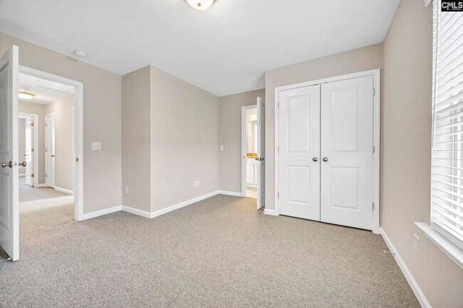 Building Photo - 135 Hunters Grove Dr