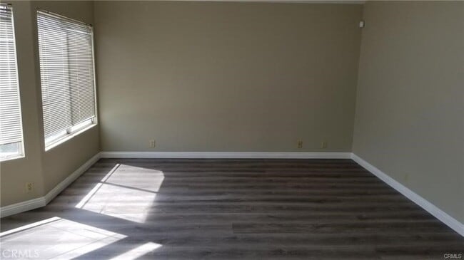 Building Photo - 424 Dylan Dr