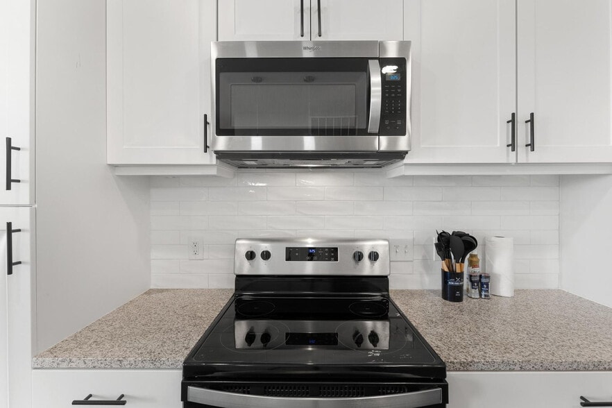 Building Photo - 5820 1/2 Cameron Road-SI FL4-ID1303396P