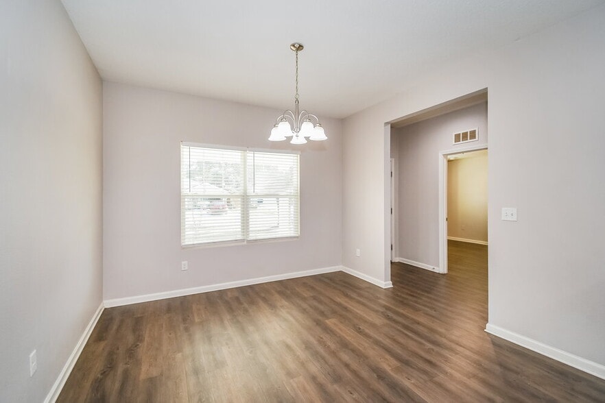 Building Photo - 6968 Loris Ln