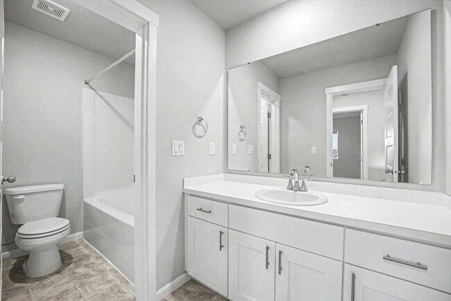 Building Photo - Modern Yelm Home Built in 2023, Walk-In Closets, Deep Storage & Neighborhood Park!