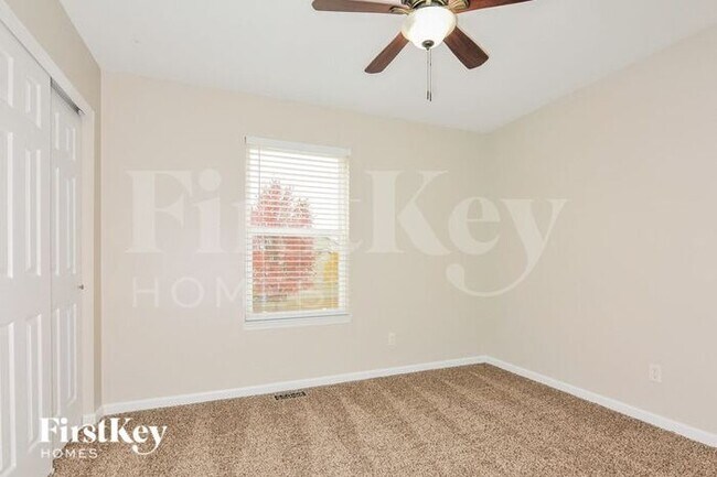 Building Photo - 15 Glen Meadows Dr