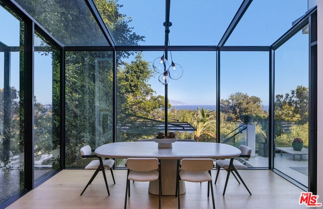 Building Photo - 7052 Dume Dr
