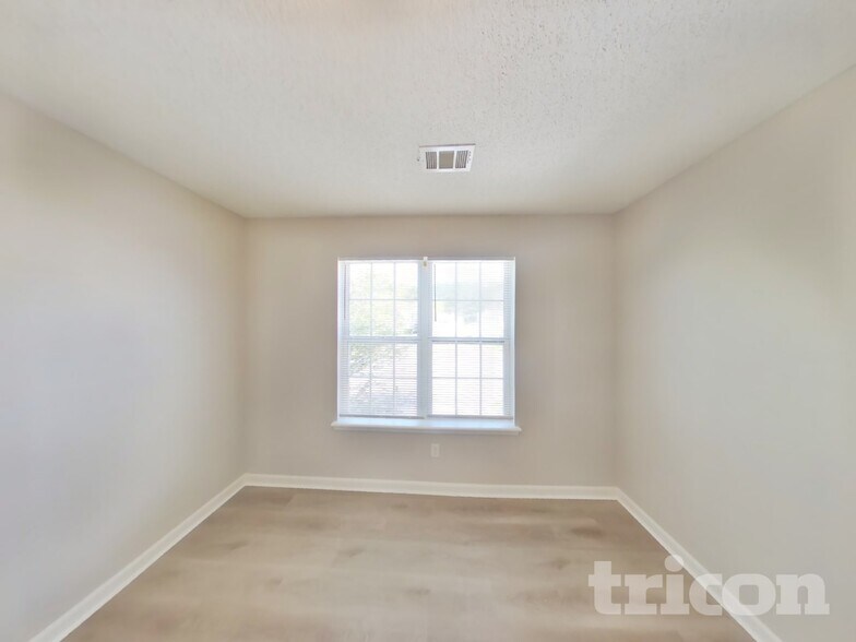 Building Photo - 6262 Varnay Ct
