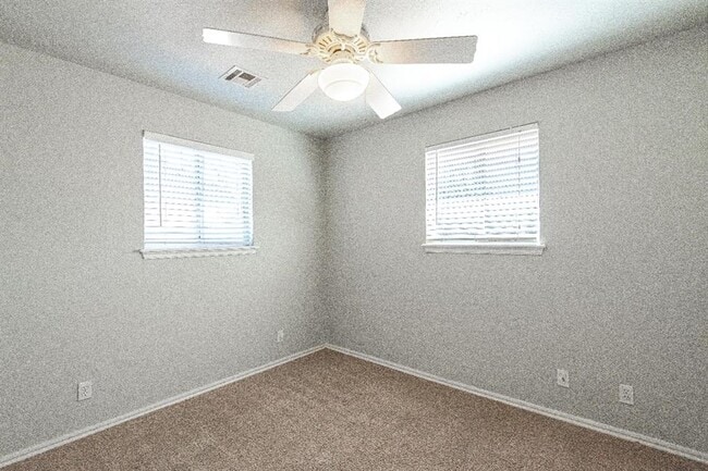 Building Photo - 733 N Norman Ave