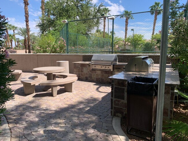 Building Photo - Lovely furnished Green Valley condo in Res...