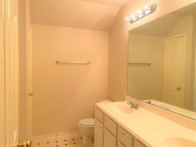 Building Photo - 12210 Grove Point