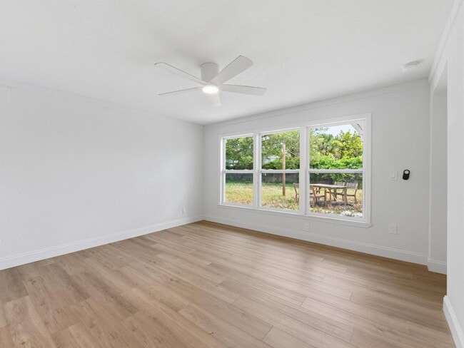 Building Photo - 4085 Neptune Dr SE