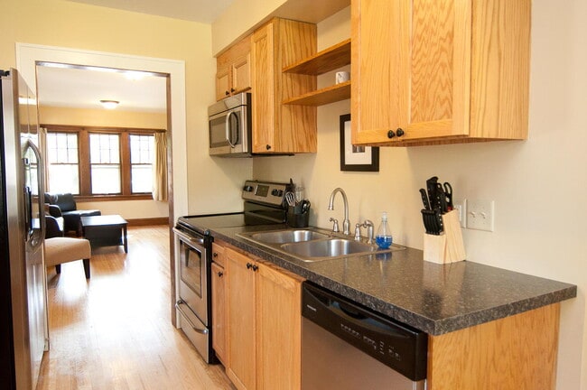 Building Photo - Charming 4-Bed Minneapolis Home with Hardwood Floors & Finished Basement