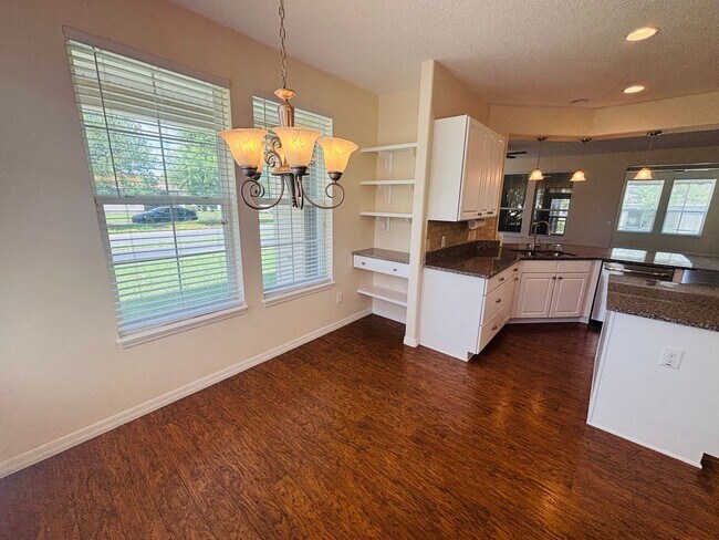 Building Photo - Beautiful movie in ready, large 2/2 in Ocala Preserve - All ages