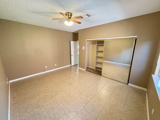 Building Photo - Stunning 3Bed/2Bath/2Car 1st Floor Condo with Private Yard, and Luxurious Amenities! $300 Off Mov...