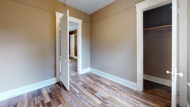 Building Photo - 4104 Clybourne