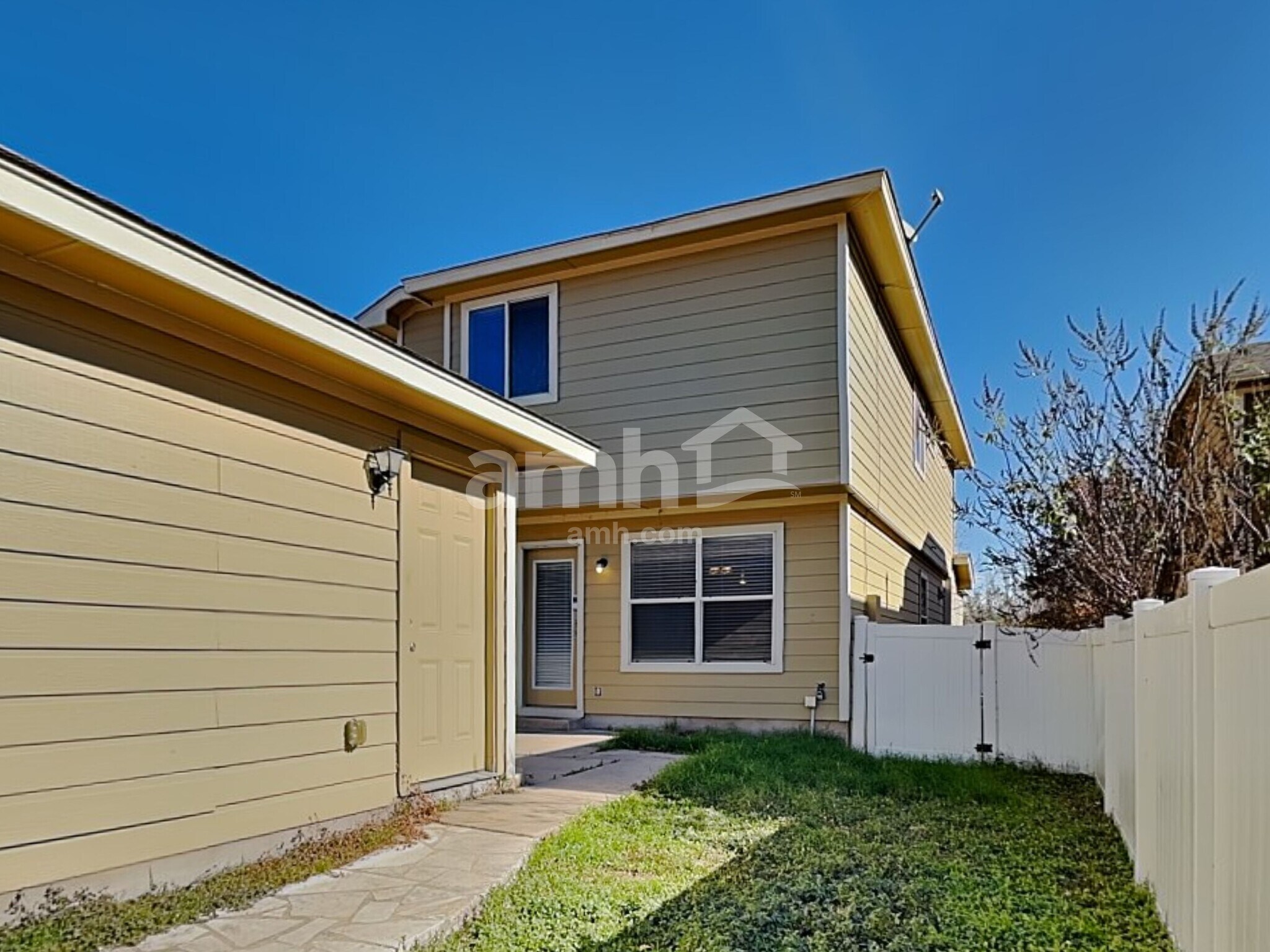 Building Photo - 1805 Lost Maples Loop