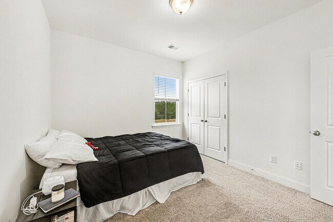 Building Photo - 153 Hawthorne Landing Dr