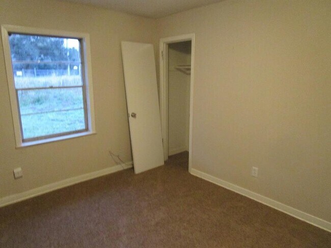 Building Photo - 616 Garrett St