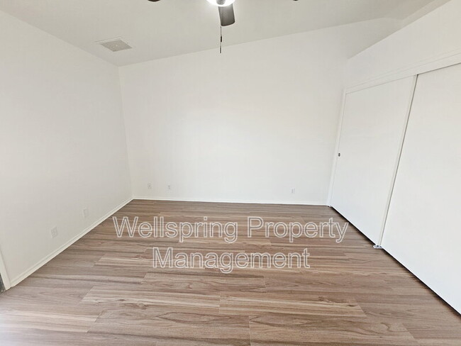 Building Photo - 920 W Perch Ave