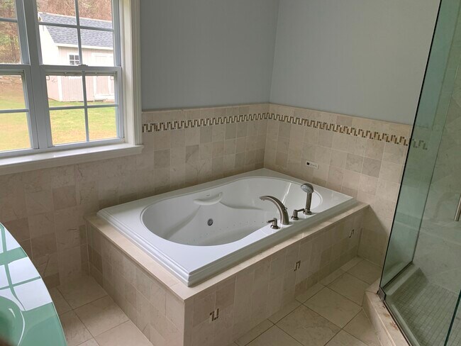 Building Photo - 19 Mohawk Dr