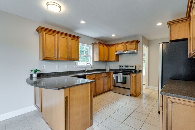 Building Photo - 3BR 2BA