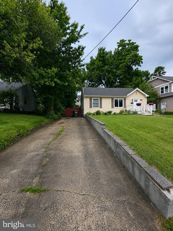 Building Photo - 1832 Peabody Dr