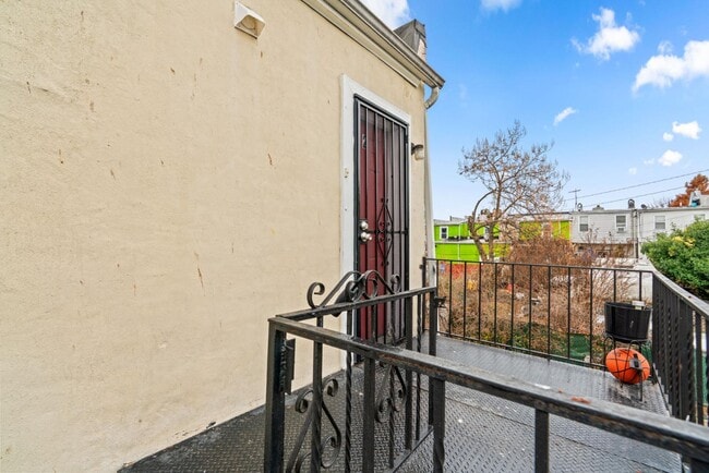 Building Photo - 16 S Conkling St