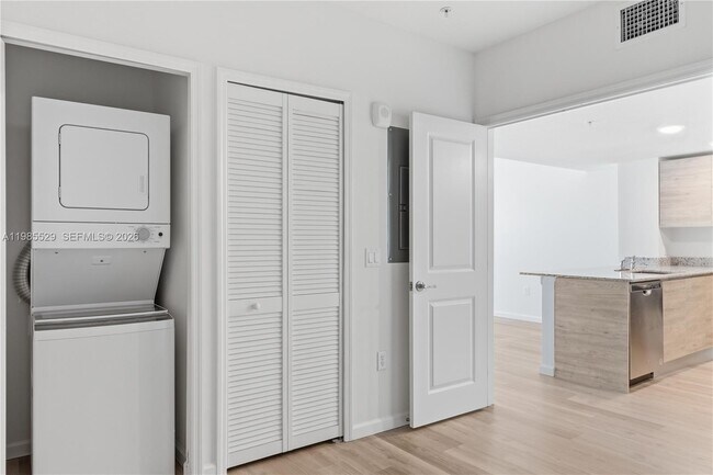 Building Photo - 1230 Southstation Pl