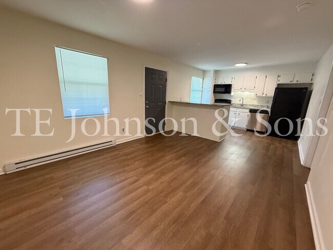 Building Photo - 1 Bedroom Near Easton Park! Water Included