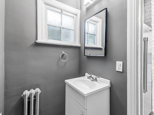 Building Photo - 3621 Silsby Rd