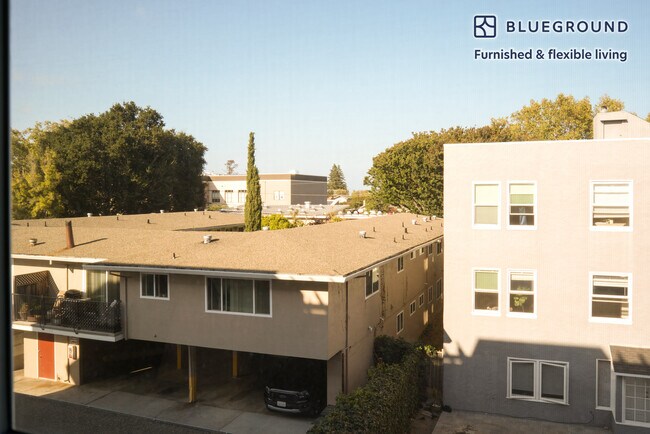 Building Photo - 920 Bayswater Ave