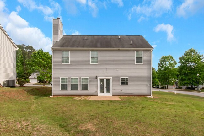 Building Photo - 4 Bedroom 3 bath Gorgeous Home