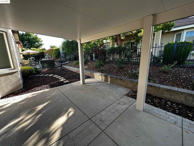 Building Photo - 575 Quindell Way