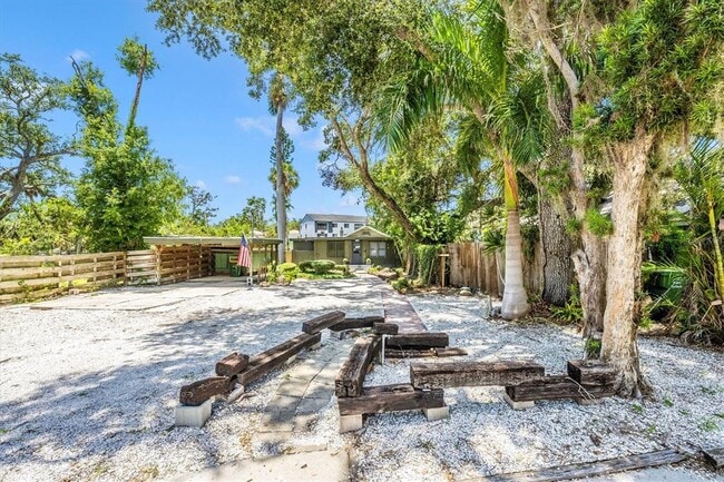 Building Photo - 2027 Panama Dr