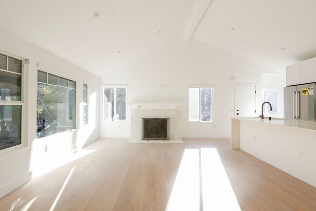 Interior Photo - 1307 Maltman Ave