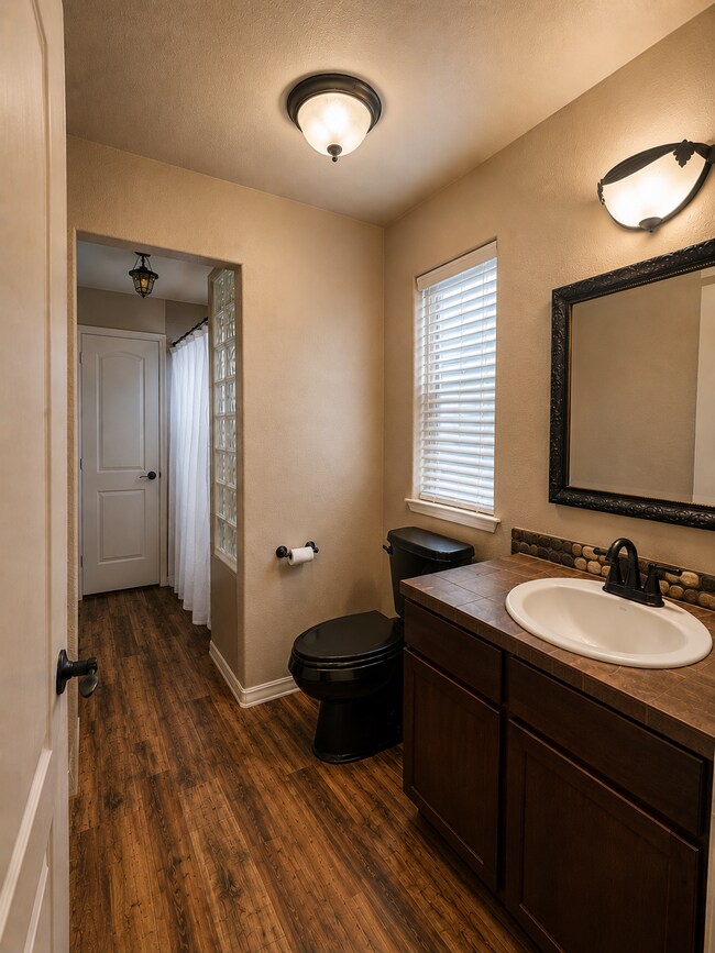 Building Photo - Beautiful 2-Story Home In Hidden River. Finished Basement. Turfed Backyard.