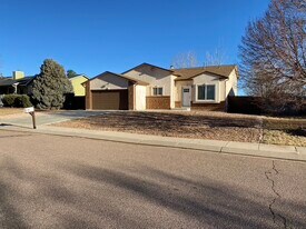 Building Photo - 3955 Glenhurst St