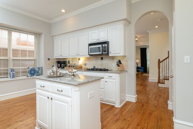 Building Photo - 3451 Binkley Ave