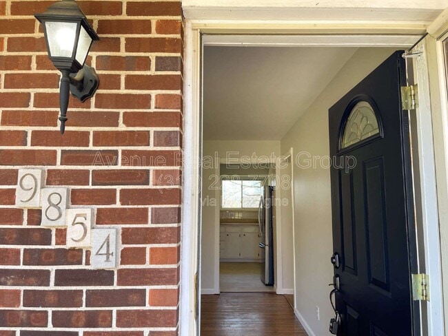 Building Photo - 9854 Las Vegas Dr