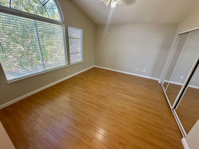 Building Photo - 3 bedroom 2.5 bathroom corner lot