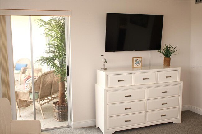 Building Photo - 4240 Ironwood Cir