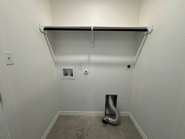 Building Photo - 1234 Lehmann Dr